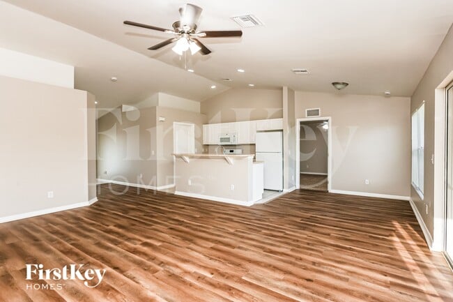 Photo - 1141 Ebert St E