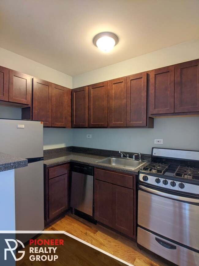 Photo - 818 W Diversey Pky Apartments Unit X