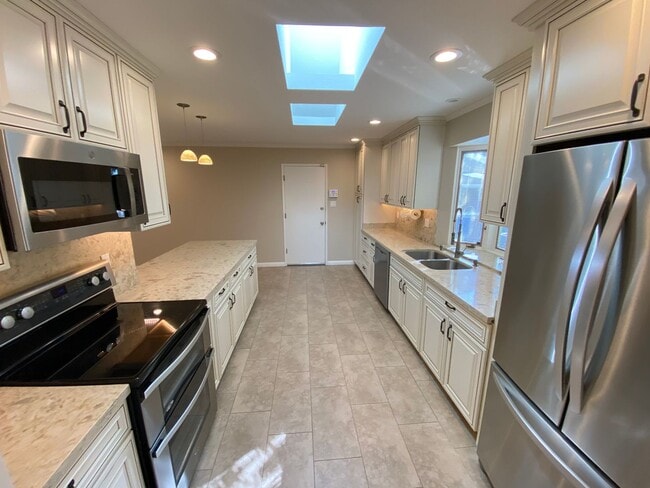 Photo - 3 Bed 2 Bath SIngle Family Home In Walnut Creek (Water, Garbage, Internet Are Included In The Rent)