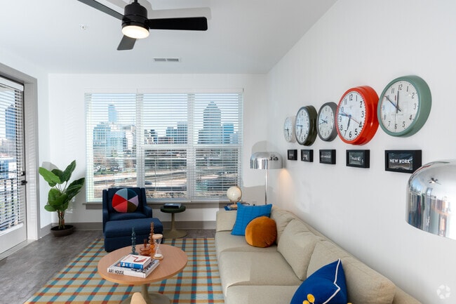 1BD,1BA 742-SF
