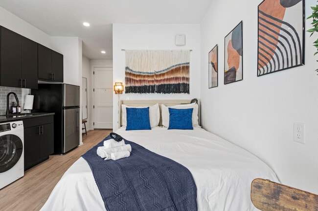 Photo - 596 W 9th St Unit SI ID1335767P