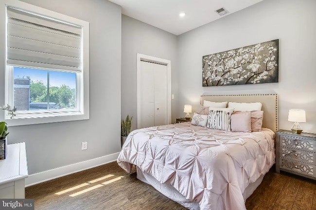 Photo - 2000 D St NE