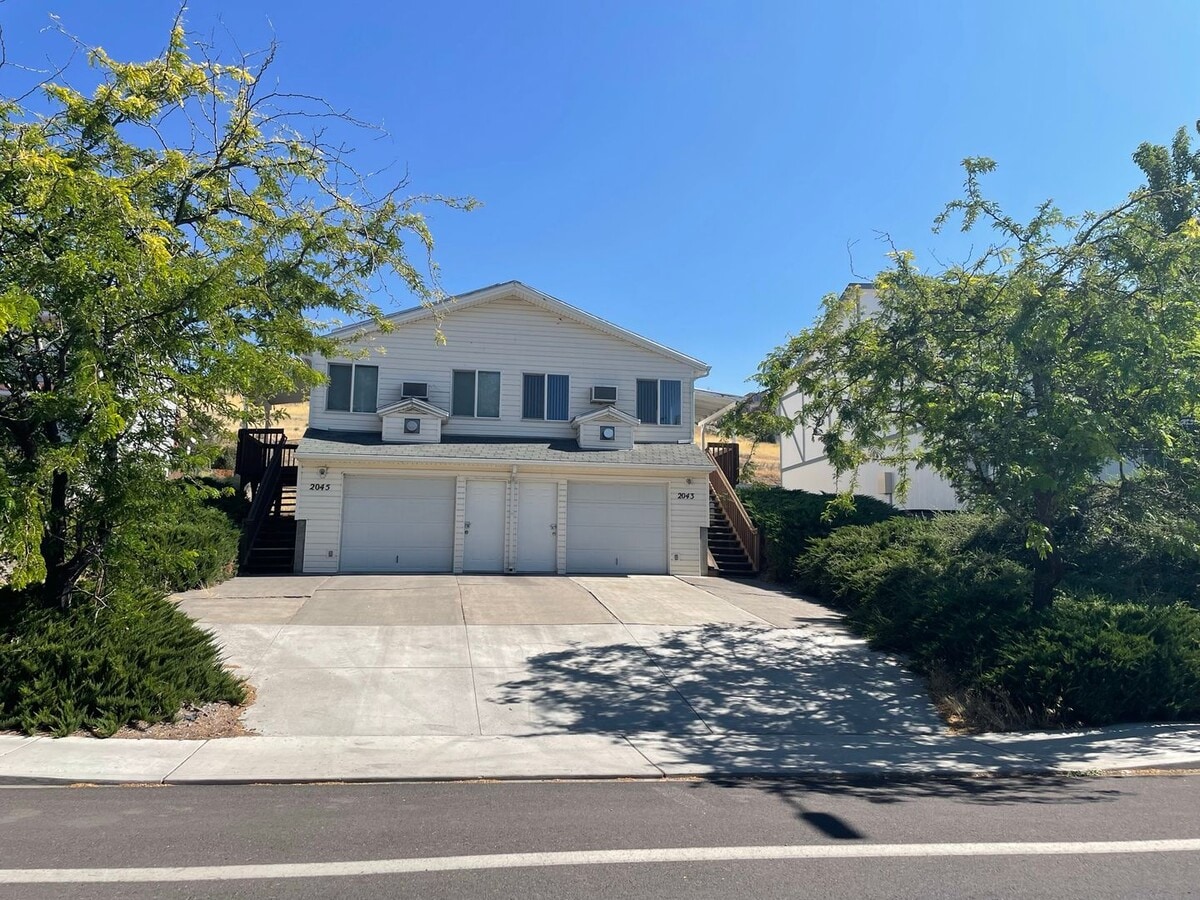 2 Bedroom Townhouse - 2 Bedroom Townhouse