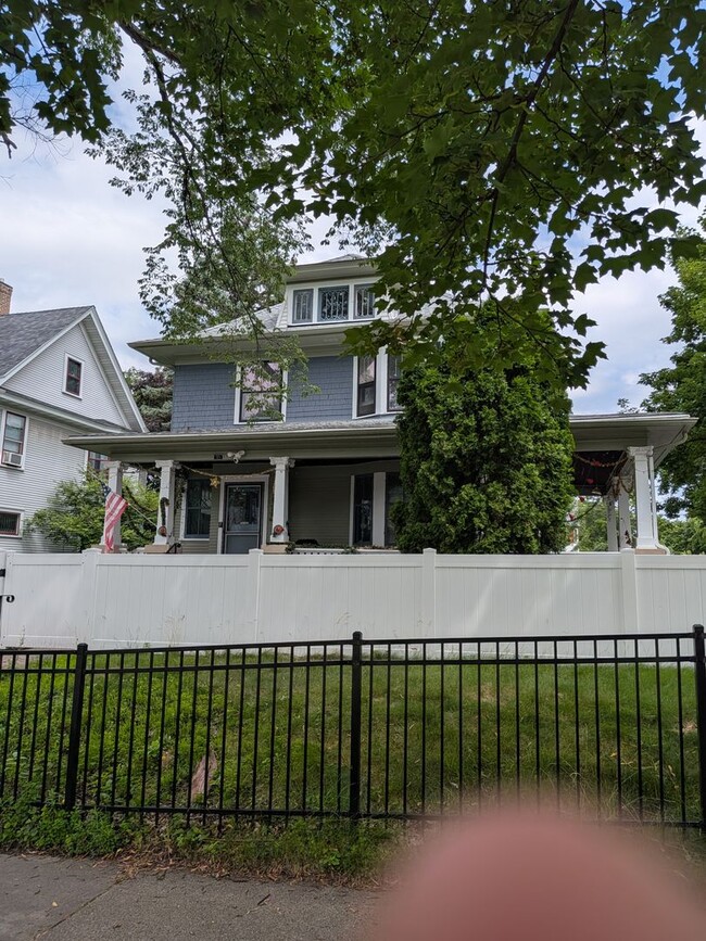Photo - Charming 5-bedroom home in the heart of Hamline–Midway!