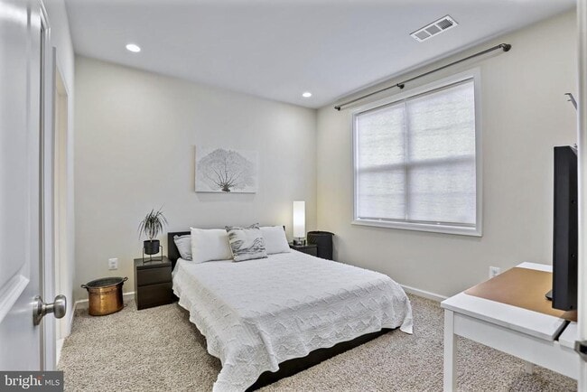 Photo - 22462 Cambridgeport Square