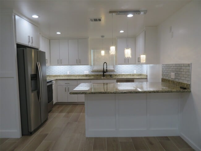 Building Photo - 7214 Corsicana St Rental