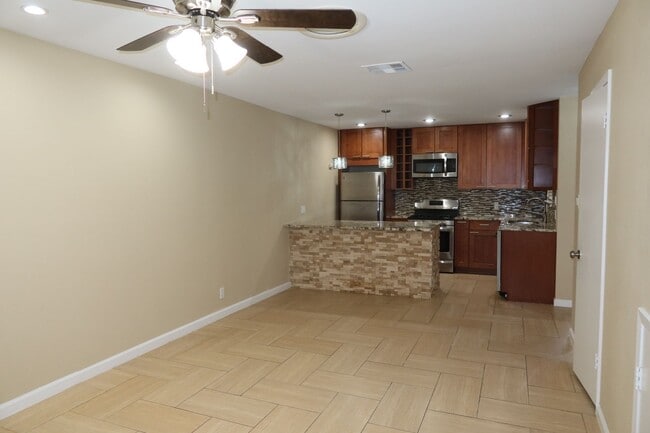 Photo - K246 - South Oak #102 Unidad 102