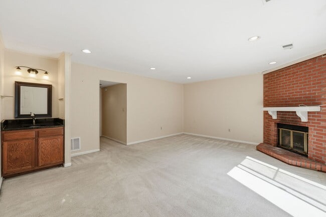 Photo - 6012 Crown Royal Cir