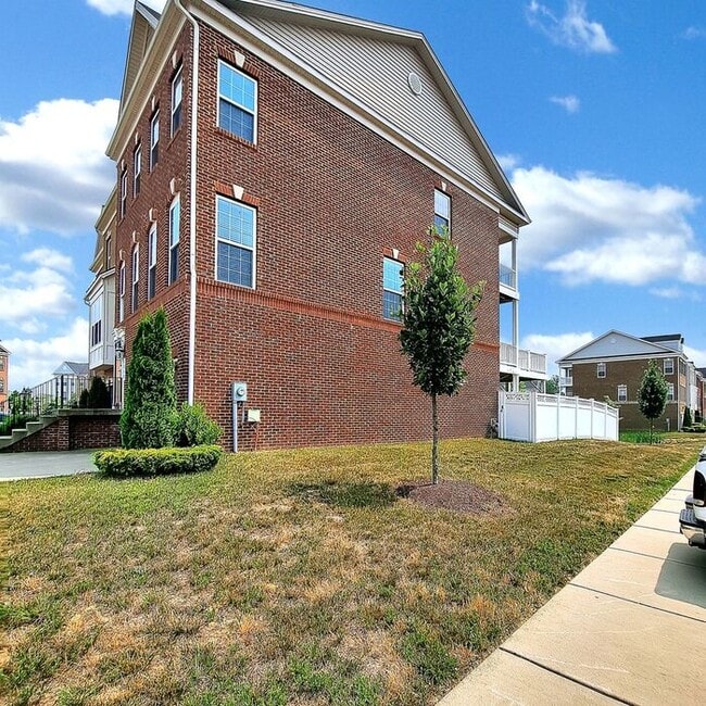 Photo - Stately End Unit 3-Level Townhome, 3 Bedro...
