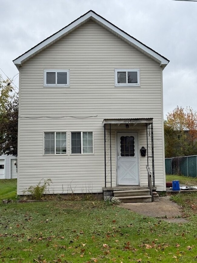 Building Photo - 1608-1608 1/2 Avenue B Unit Apartment 1608 1/2