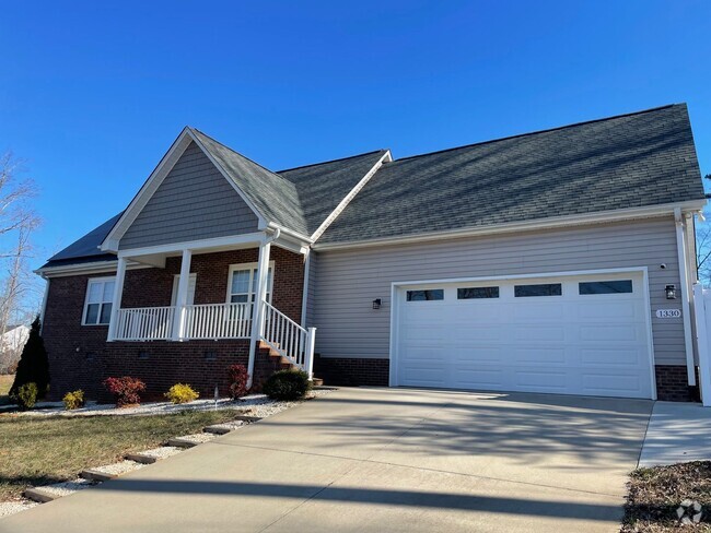 Building Photo - 3 bed 2.5 Bath home in Asheboro!