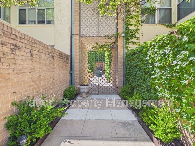 Photo - 2400 S Polk St Unit 204