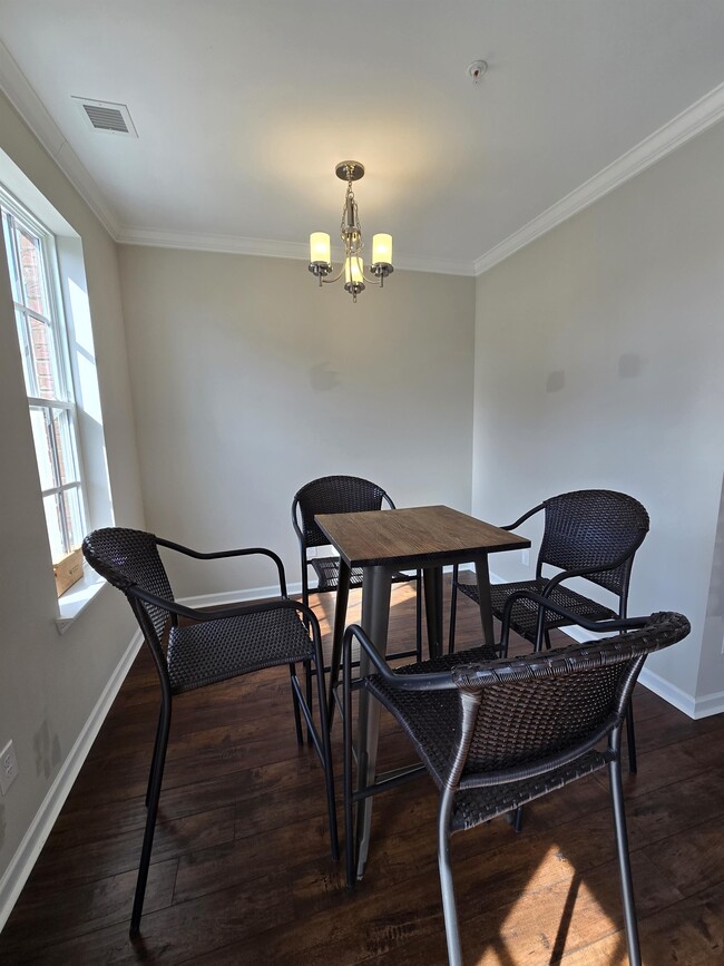 Photo - 2031 Tollgate Blvd