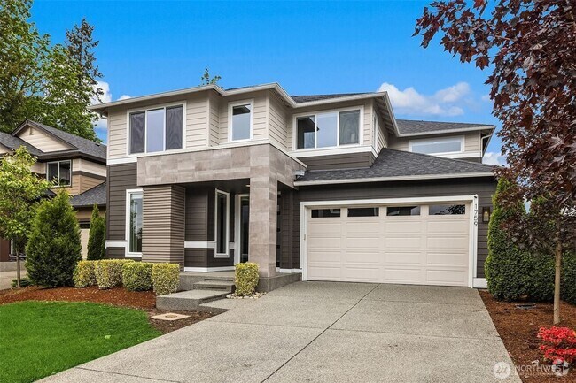 Building Photo - Luxurious & Spacious 5-bedroom home with a...