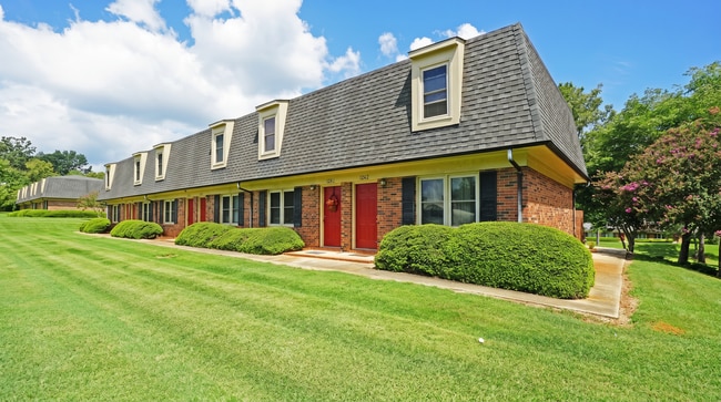 Country Club Apartments