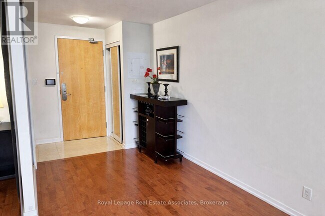 Photo - 65 Bremner Blvd Unité 4211