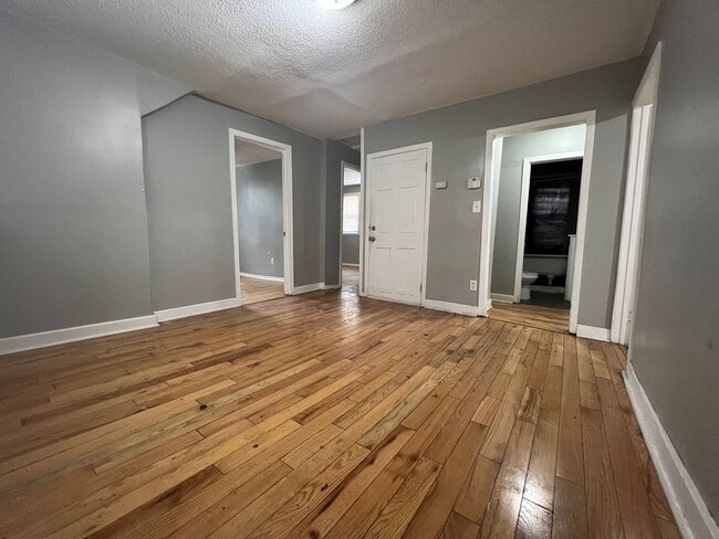 Building Photo - 2356 N Thomas Ave Unit #2
