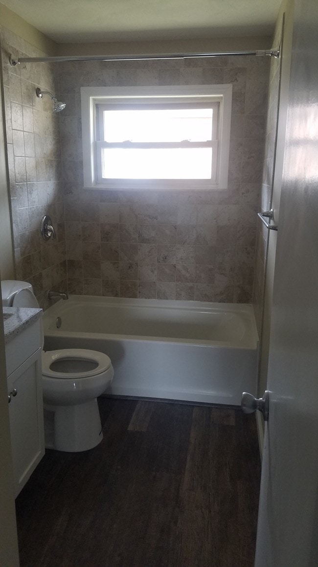 New Contemporary Bathrooms - Heritage Hills Apartments