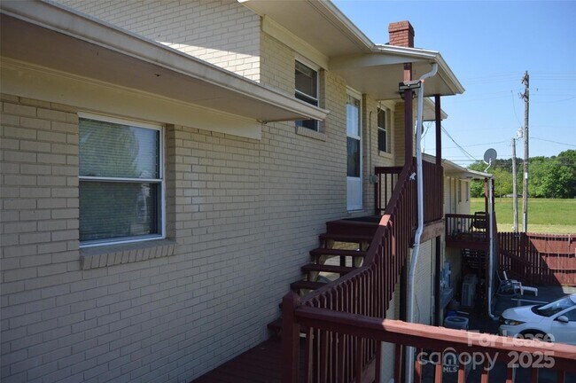 Photo - 2166 Old Mountain Rd