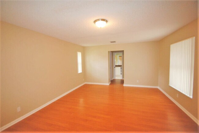 Photo - 365 NW 105th Dr