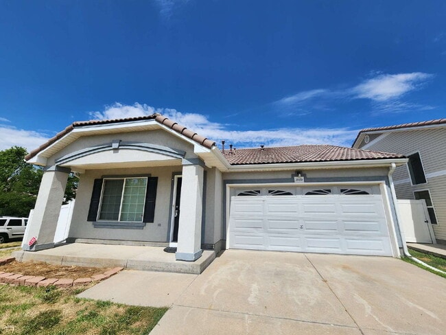 Building Photo - Great 3 Bed Ranch Style Home In Green Valley Ranch Neighborhood