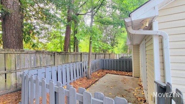 Photo - 305 St Rosea Rd