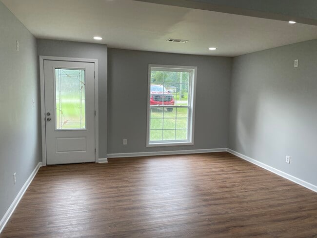 Photo - 1109 Walker Dr