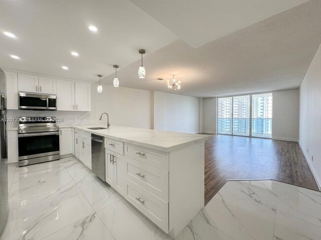 Building Photo - 3800 S Ocean Dr Unit 1016