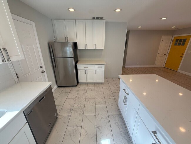 Photo - 1631 Frisbie Ct Unidad 3