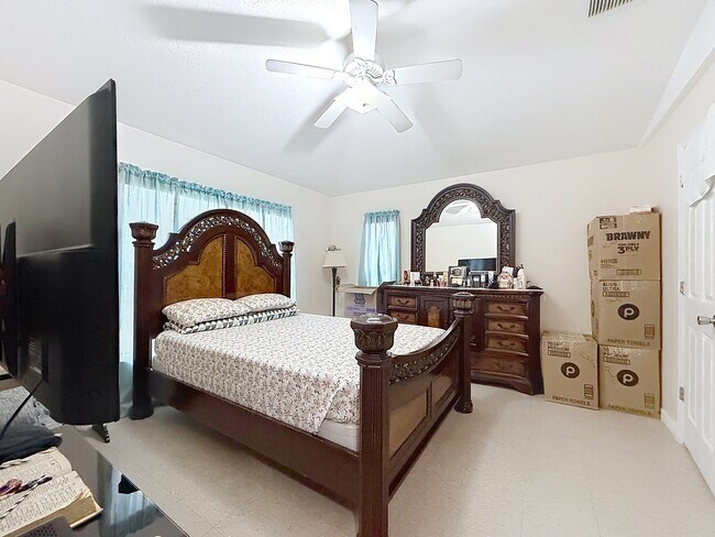 Photo - 522 Imperial Pl