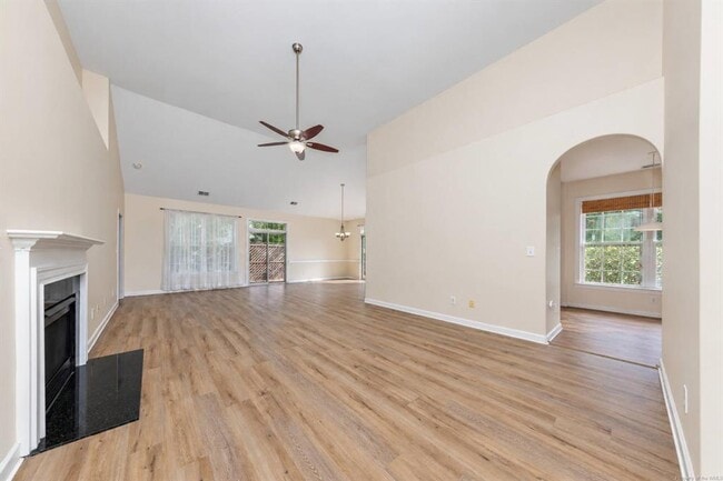 5169 Queen Bishop Ln