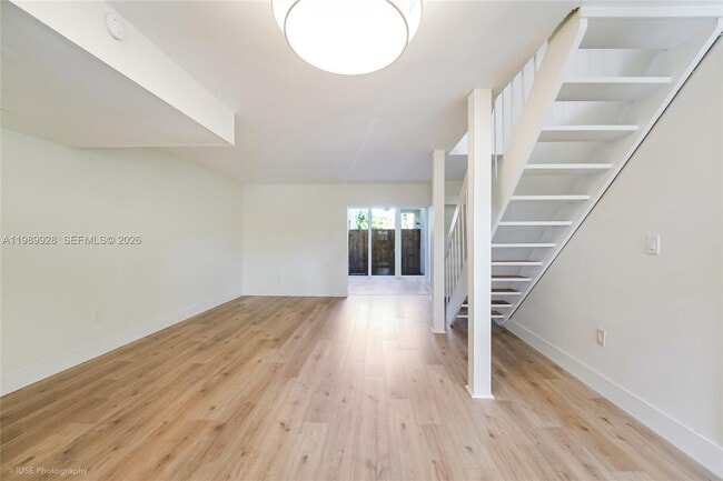 Building Photo - 9023 NE 4th Avenue Rd