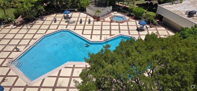 Building Photo - 17011 N Bay Rd Unit 909 Rental
