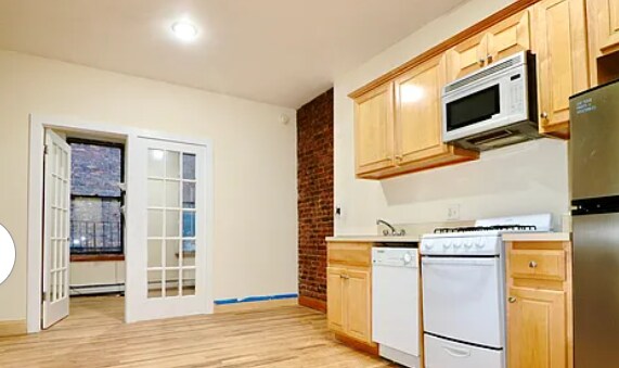 Building Photo - 814 10th Ave Rental