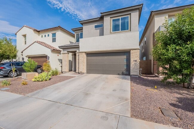 Photo - Solar Powered Home in Heart of Peoria!