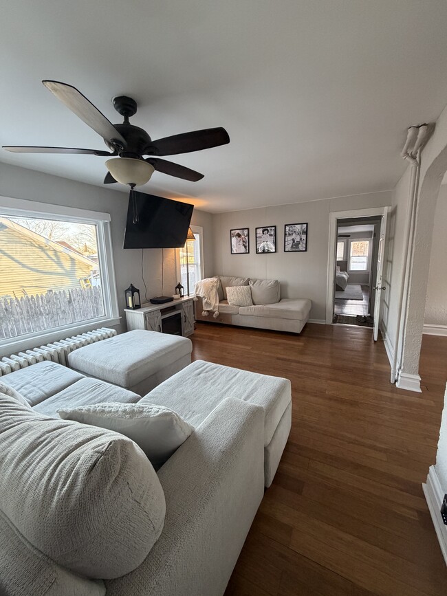 Photo - 2048 N Sheridan Rd