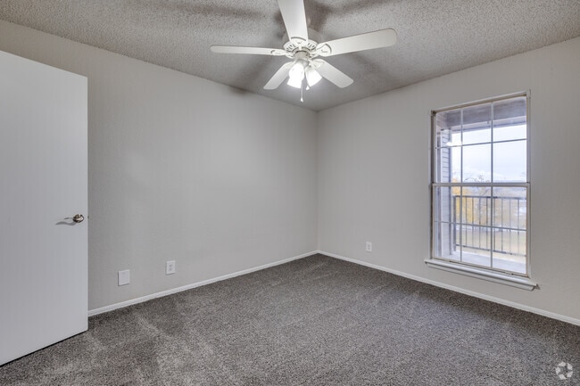 1BR,1BA-632SF - Lincoln Park Apartments