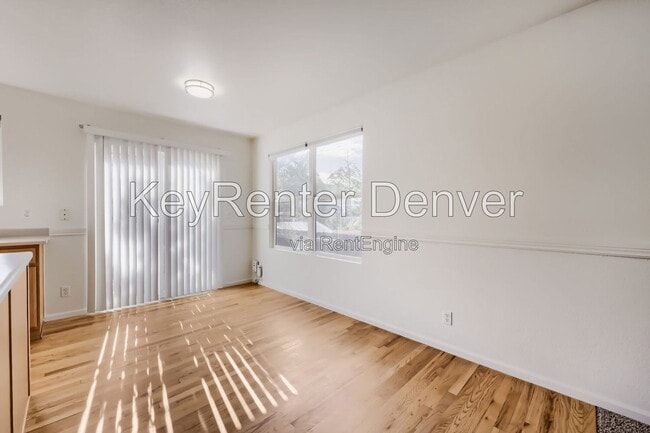 Photo - 10968 York St