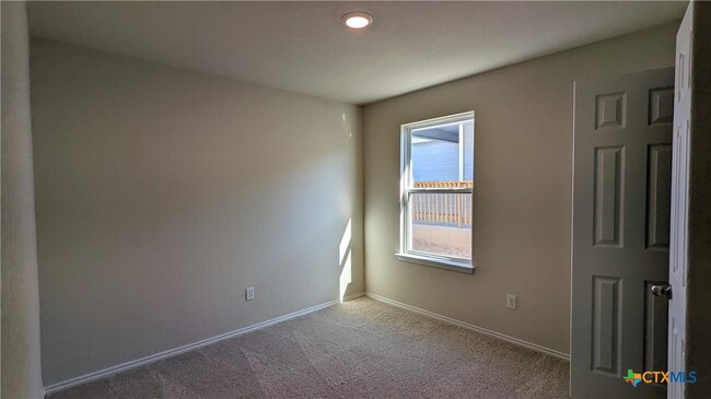 Photo - 521 Autumn Blaze