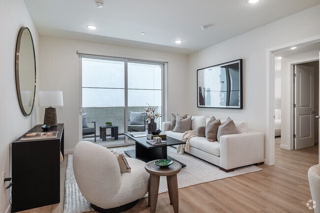 2BD, 2BA - 1,370SF - Living Room