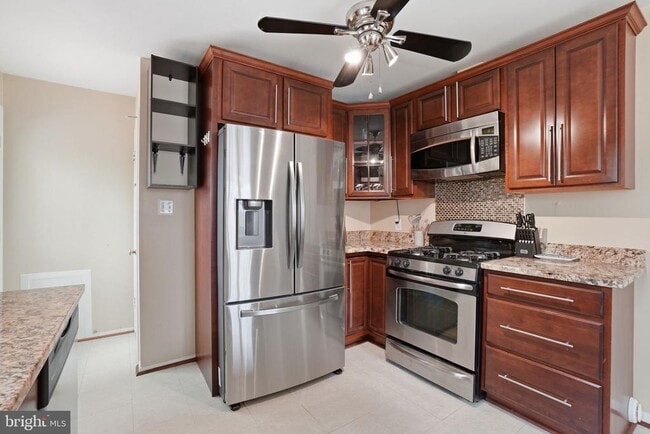 Photo - 7414 Jervis St