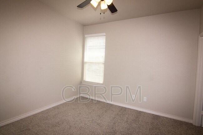 Photo - 7618 55th St