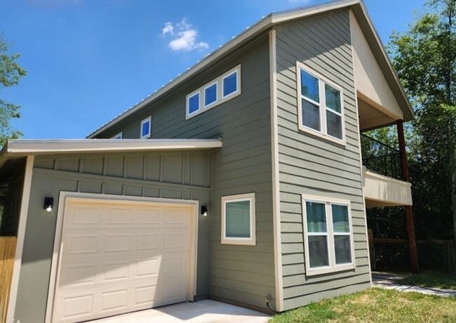 Photo - DOWNTOWN NEW BUILD RETREAT