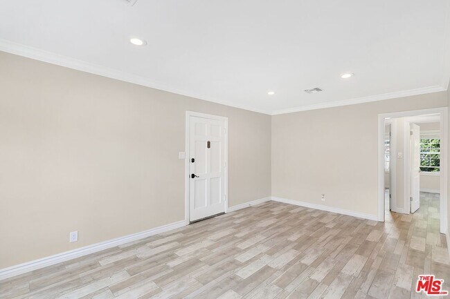 8613 1/4 W Olympic Blvd