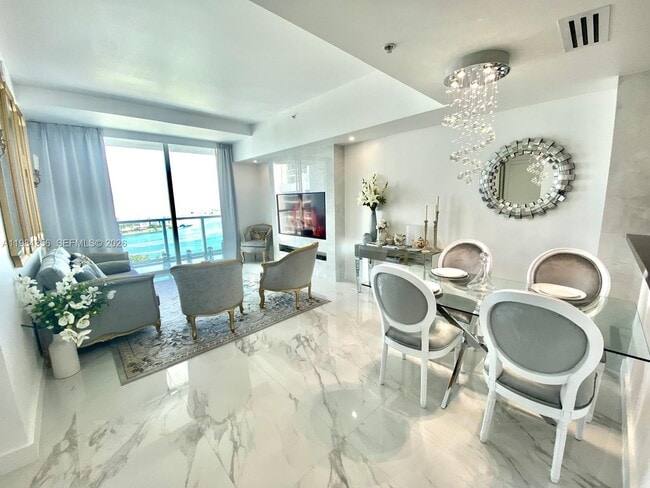 Photo - 253 NE 2nd St Unidad 2703