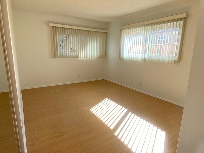 Unit 5 - 928 S Sherbourne Dr