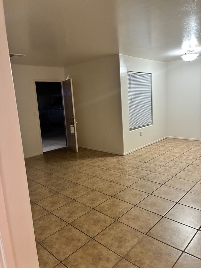 Photo - 5101 S H St Unit 1