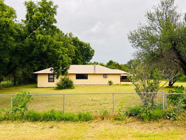 Country Home in Woodward! - Country Home in Woodward!