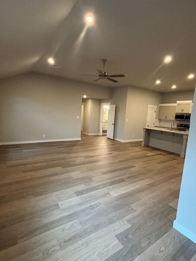 Photo - Beautiful New Duplex!