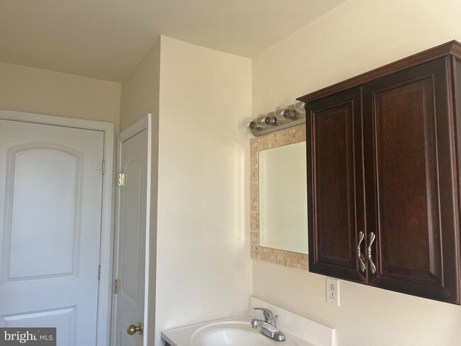 Photo - 740 Vernon Rd